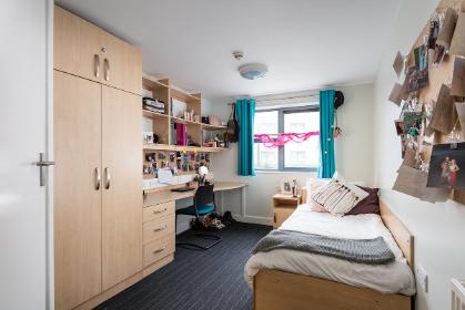 A band 3 ensuite bedroom in Vanbrugh College. Example room layout. Actual layout and furnishings may vary. 